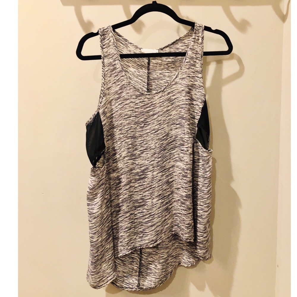 LUSH Sleeveless top with trendy cutouts
